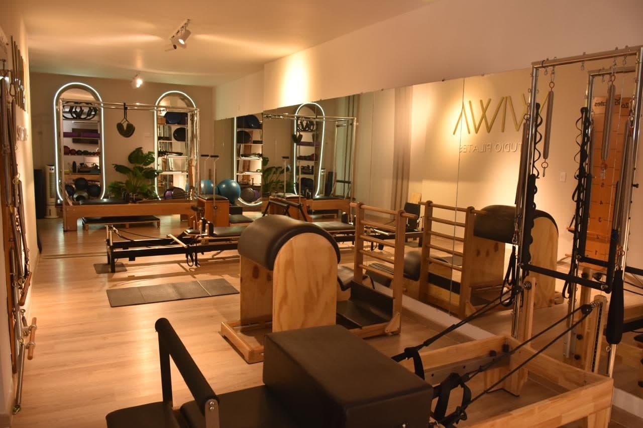Sala de pilates reformer de WIWA Zona Pilates